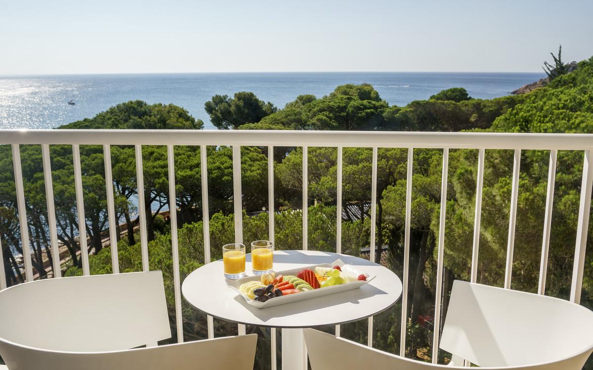 Habitaciones con terraza Hotel ILUNION Caleta Park S'Agaró Habitaciones con terraza Hotel ILUNION Caleta Park S'Agaró